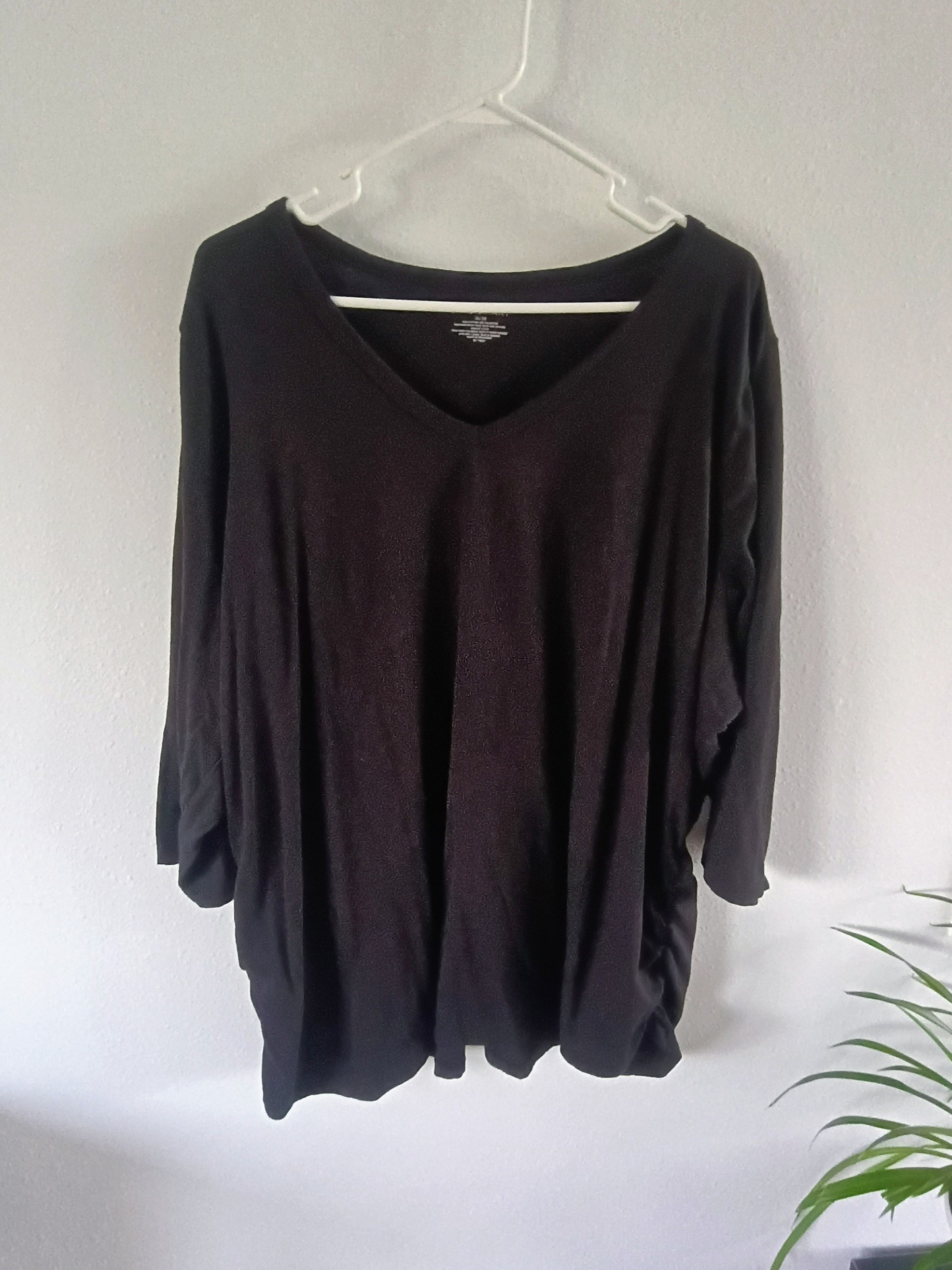 Lane Bryant Black V Neck Ruched Side Top Plus Size 26/28 3/4 Sleeve Knit